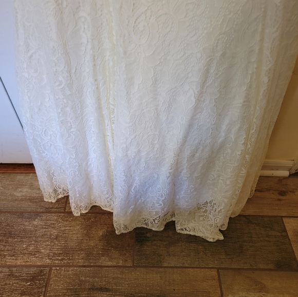 Torrid Ivory Lace Beaded Sleeveless Mermaid Wedding Dress - Picture 4 of 4